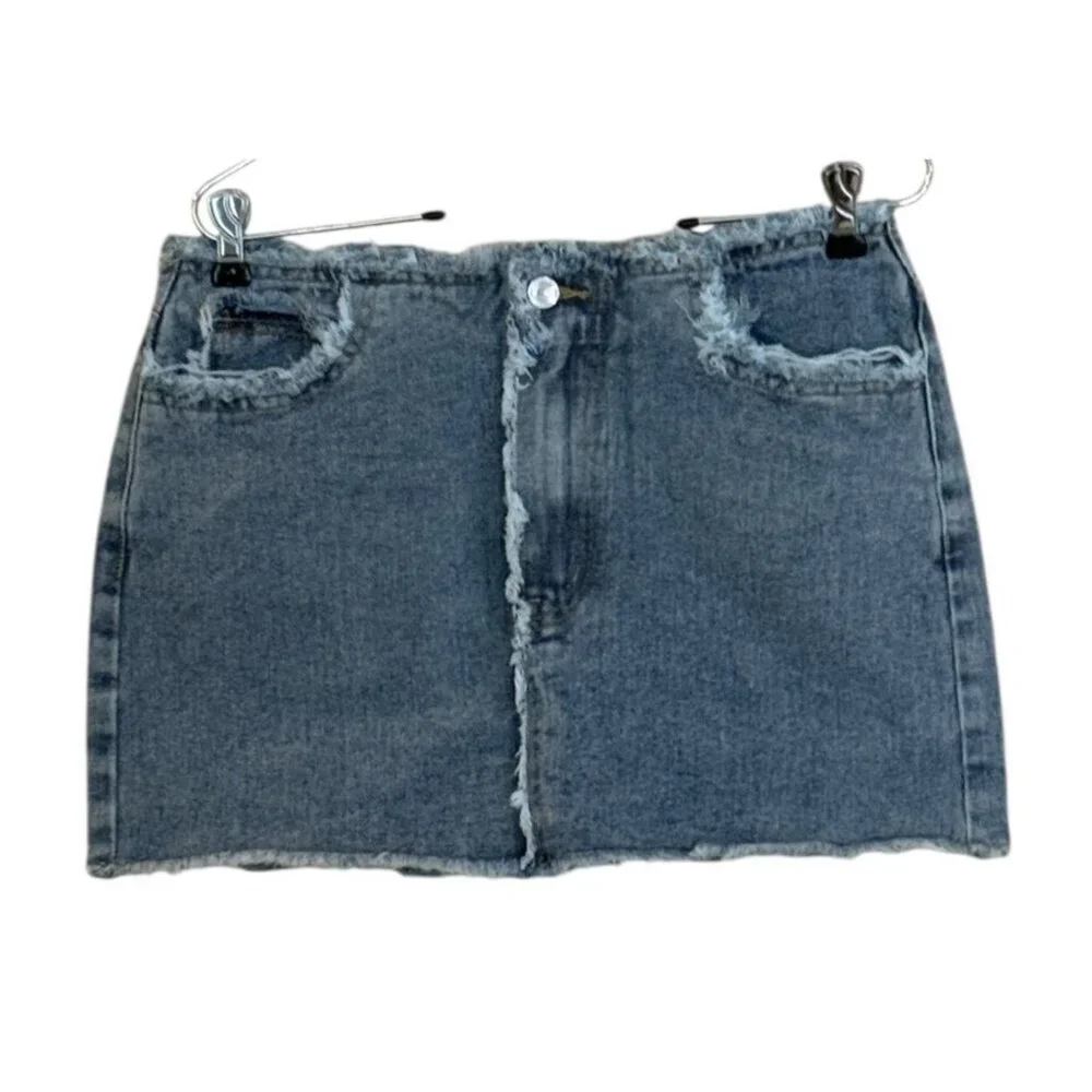 Pretty Little Things Women's Frayed Detail Mini Skirt Vintage Wash Size 4 NWT